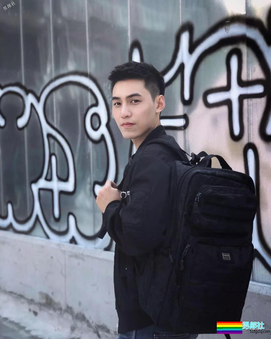 地铁小哥神似“钟汉良”！人畜无害的小肌肉男模清新又舒服！ - 51虹马