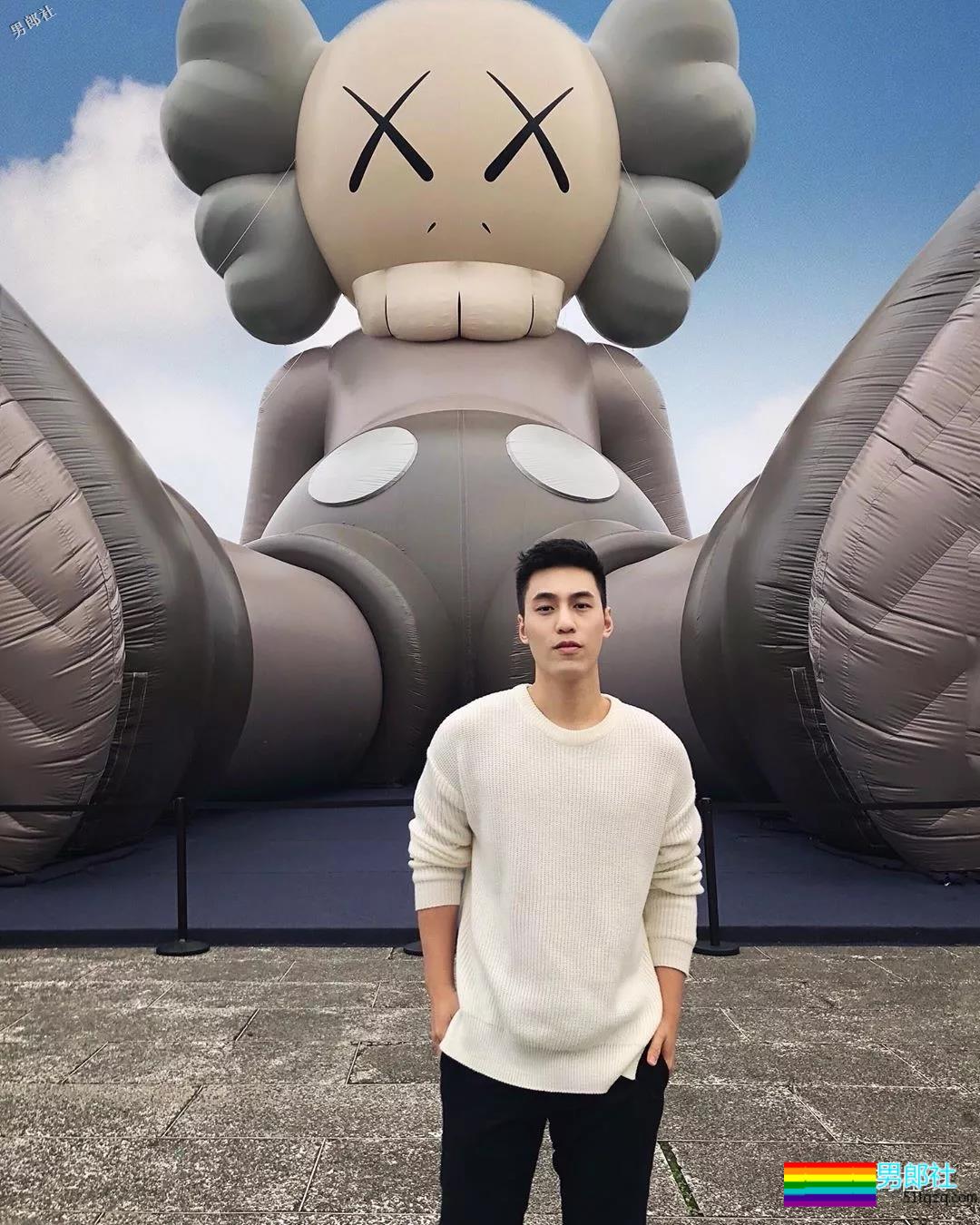 地铁小哥神似“钟汉良”！人畜无害的小肌肉男模清新又舒服！ - 51虹马