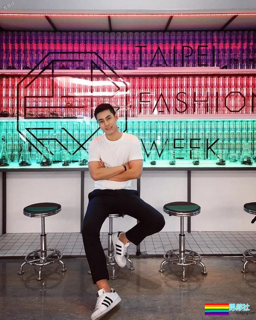 地铁小哥神似“钟汉良”！人畜无害的小肌肉男模清新又舒服！ - 51虹马