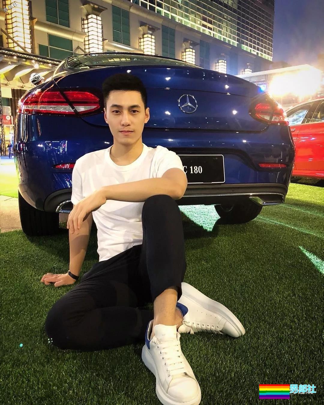 地铁小哥神似“钟汉良”！人畜无害的小肌肉男模清新又舒服！ - 51虹马