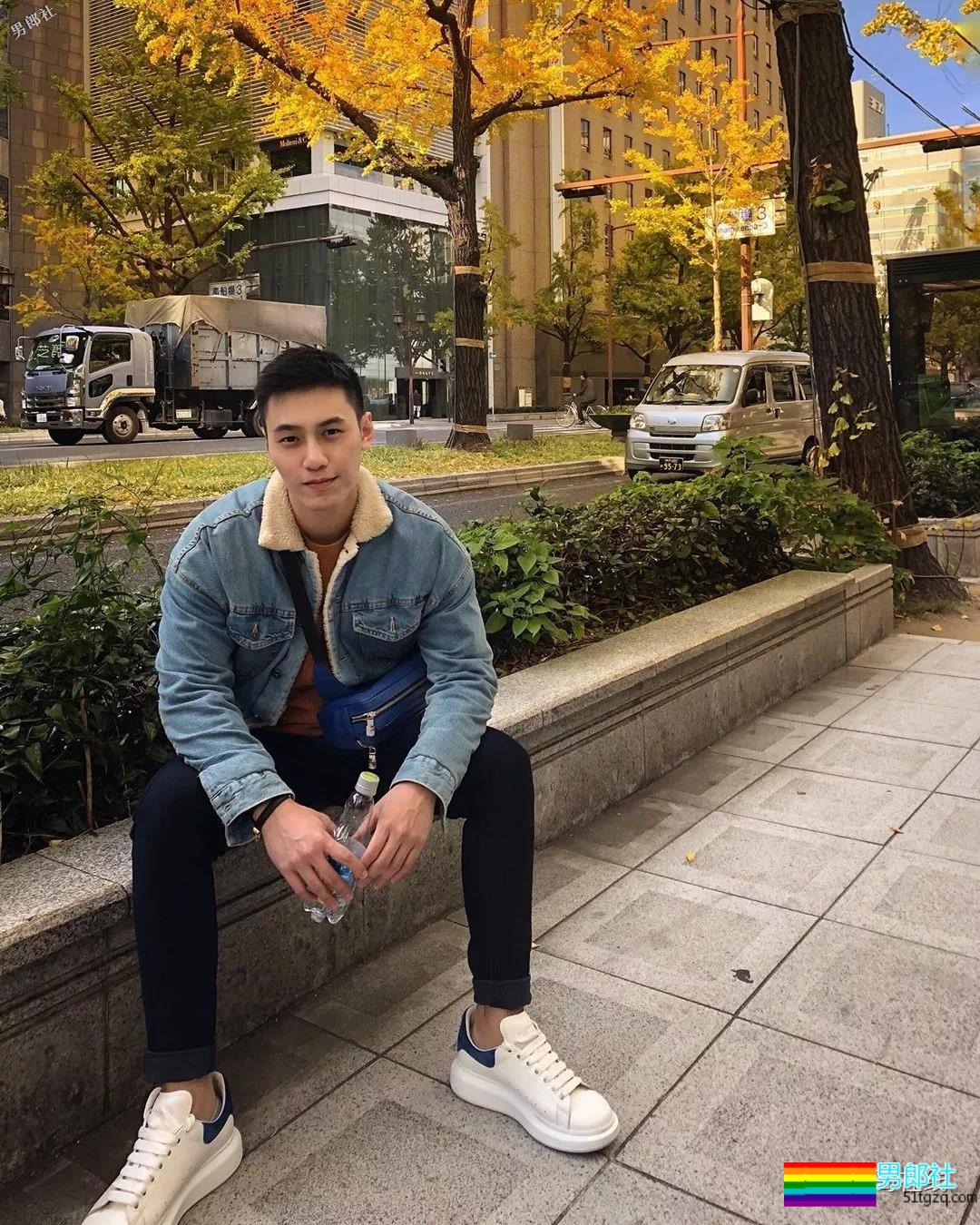 地铁小哥神似“钟汉良”！人畜无害的小肌肉男模清新又舒服！ - 51虹马