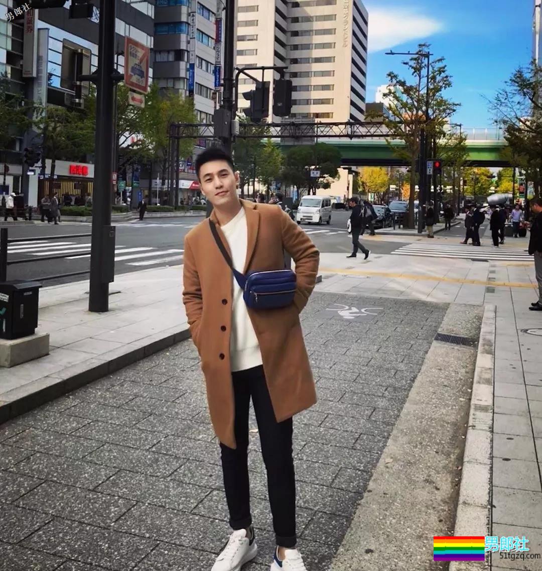 地铁小哥神似“钟汉良”！人畜无害的小肌肉男模清新又舒服！ - 51虹马