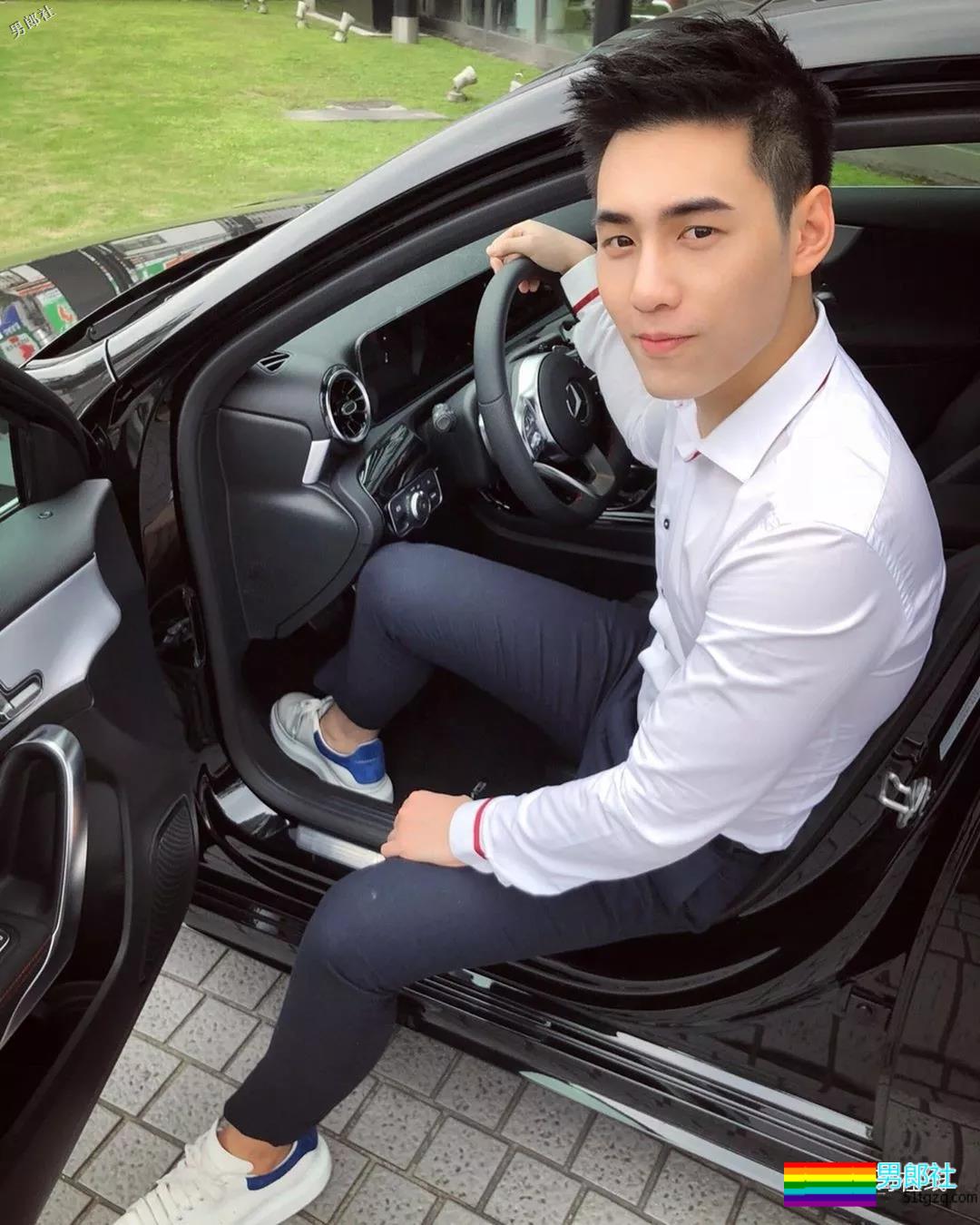 地铁小哥神似“钟汉良”！人畜无害的小肌肉男模清新又舒服！ - 51虹马