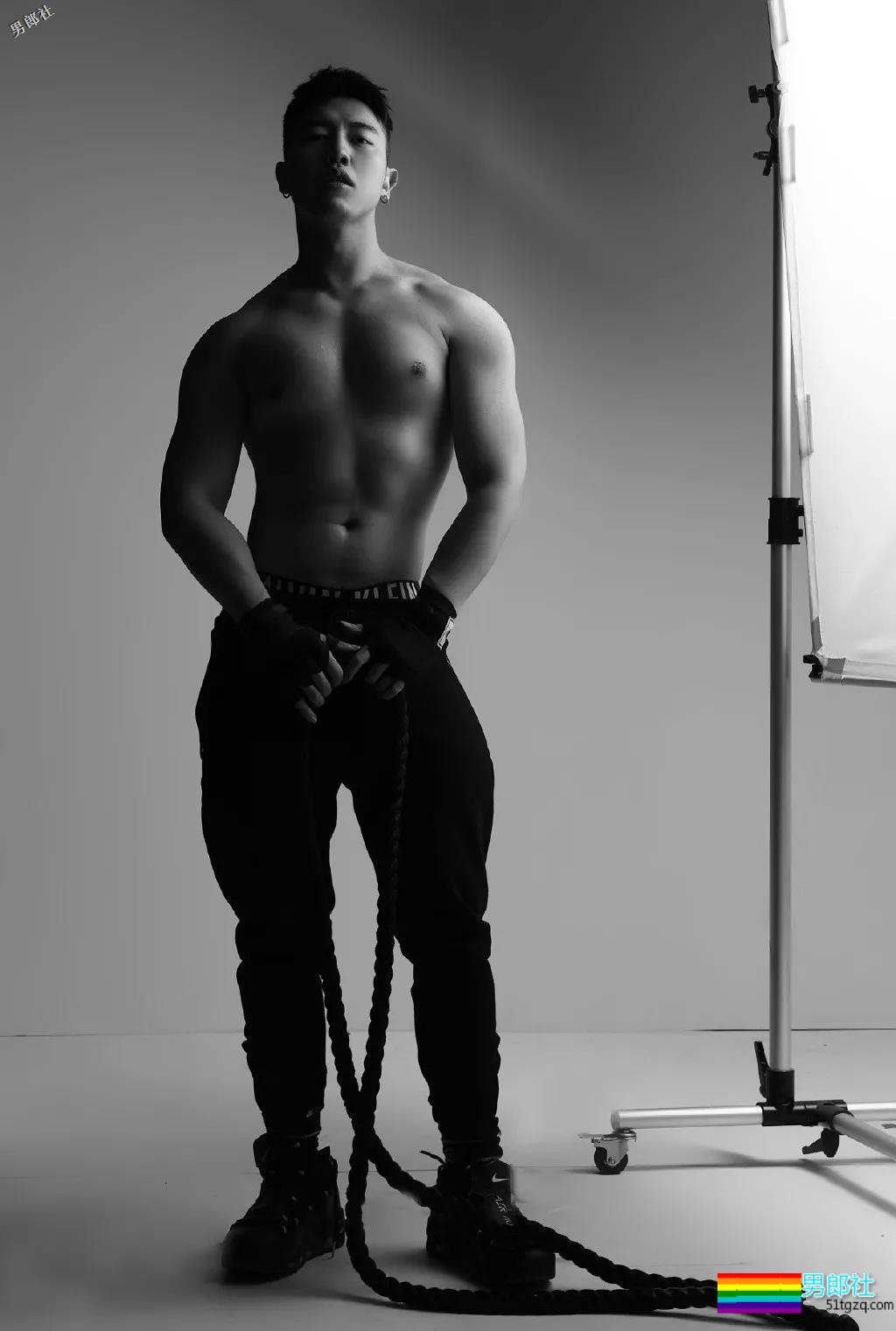 大胸肌模特又是臀趬涩影师，他浴室燳一秒掏空血槽！-51虹马