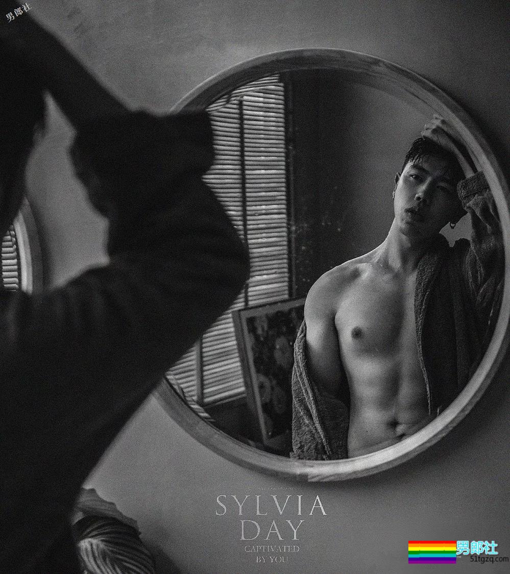 大胸肌模特又是臀趬涩影师，他浴室燳一秒掏空血槽！ - 51虹马