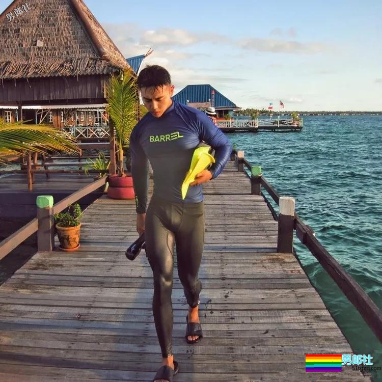 大胸肌模特又是臀趬涩影师，他浴室燳一秒掏空血槽！ - 51虹马