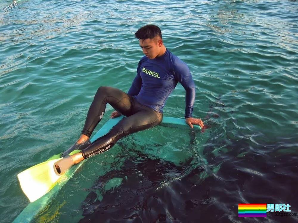 大胸肌模特又是臀趬涩影师，他浴室燳一秒掏空血槽！ - 51虹马