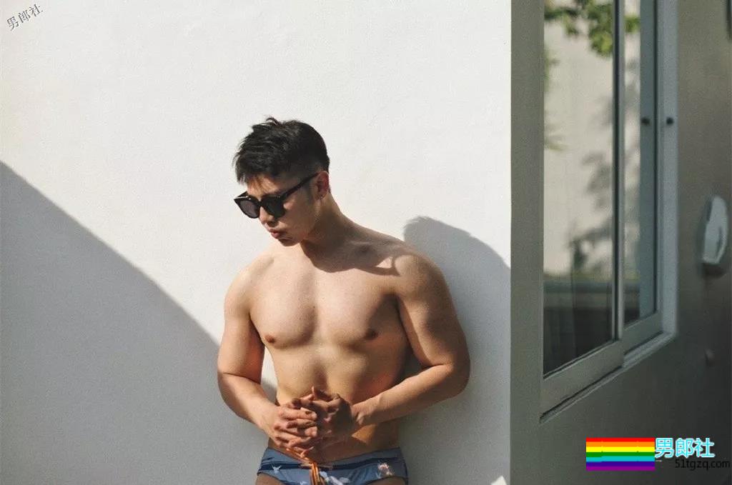 大胸肌模特又是臀趬涩影师，他浴室燳一秒掏空血槽！ - 51虹马