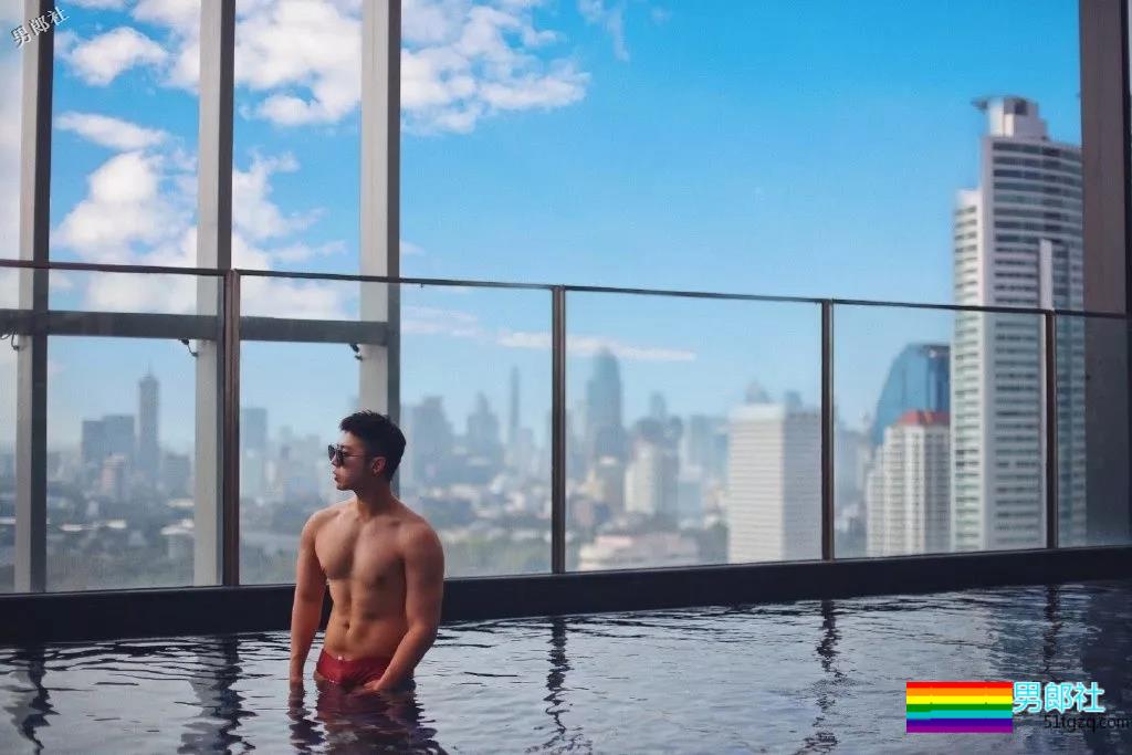 大胸肌模特又是臀趬涩影师，他浴室燳一秒掏空血槽！ - 51虹马