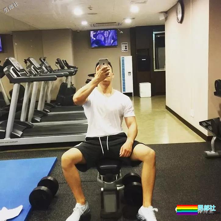 肉壮国产体育生小哥哥 - 51虹马