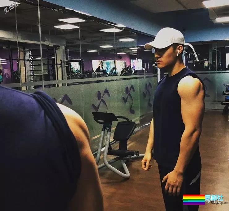 肉壮国产体育生小哥哥 - 51虹马