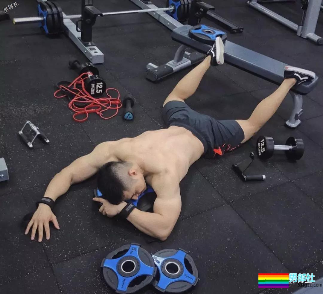 肉壮国产体育生小哥哥 - 51虹马