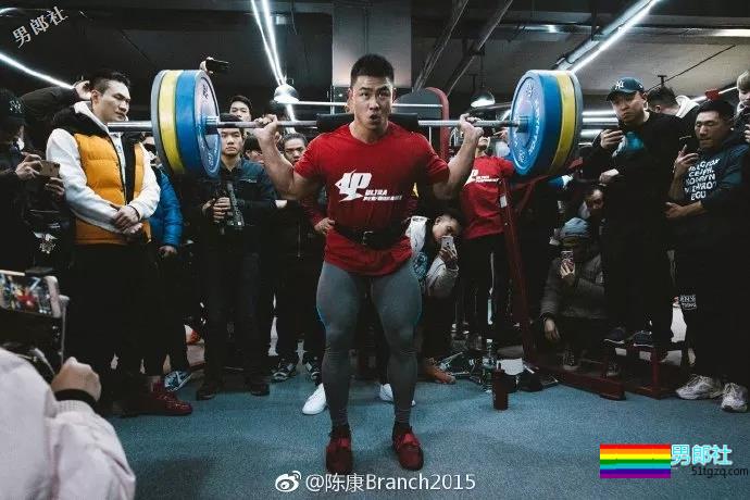 童颜巨肌！从瘦弱小伙到古典健体冠军，他绝对是中国最该被关注的最强王者！-51虹马