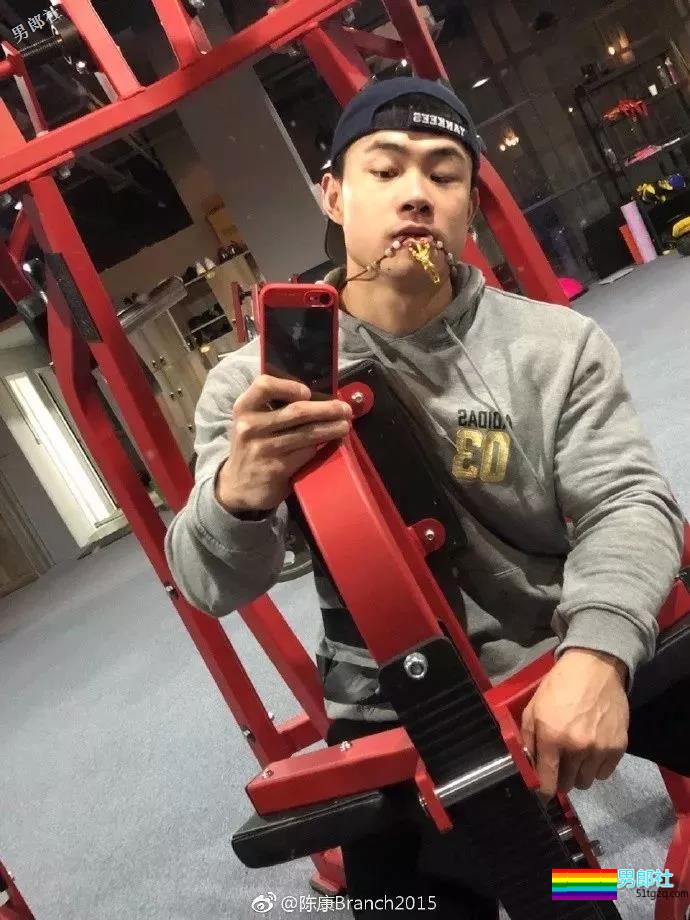 童颜巨肌！从瘦弱小伙到古典健体冠军，他绝对是中国最该被关注的最强王者！ - 51虹马