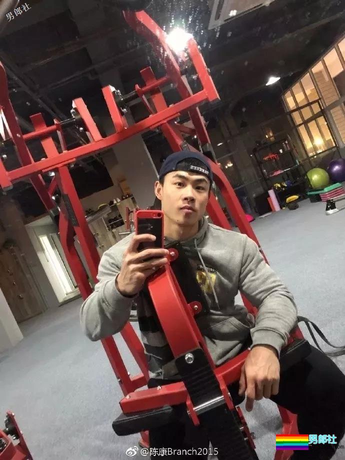 童颜巨肌！从瘦弱小伙到古典健体冠军，他绝对是中国最该被关注的最强王者！ - 51虹马