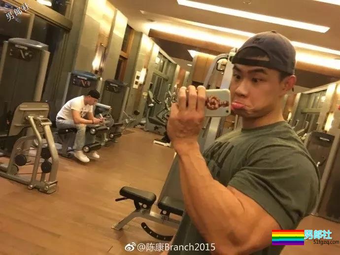 童颜巨肌!从瘦弱小伙到古典健体冠军,他绝对是中国最该被关注的最强王者! - 51虹马 童颜巨肌!从瘦弱小伙到古典健体冠军,他绝对是中国最该被关注的最强王者! - 51虹马