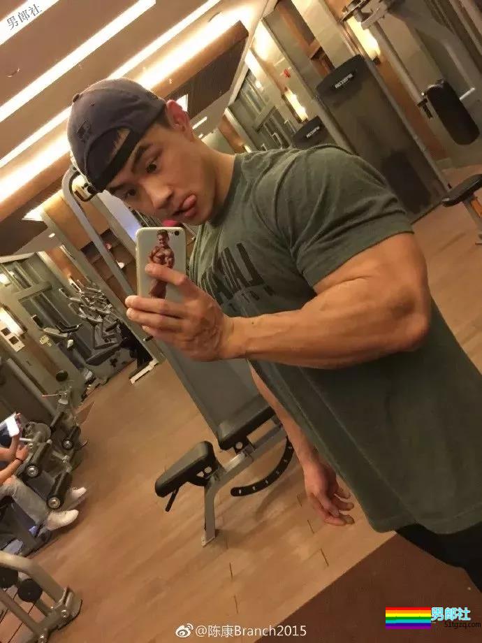 童颜巨肌!从瘦弱小伙到古典健体冠军,他绝对是中国最该被关注的最强王者! - 51虹马 童颜巨肌!从瘦弱小伙到古典健体冠军,他绝对是中国最该被关注的最强王者! - 51虹马