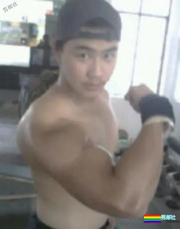 童颜巨肌!从瘦弱小伙到古典健体冠军,他绝对是中国最该被关注的最强王者! - 51虹马 童颜巨肌!从瘦弱小伙到古典健体冠军,他绝对是中国最该被关注的最强王者! - 51虹马