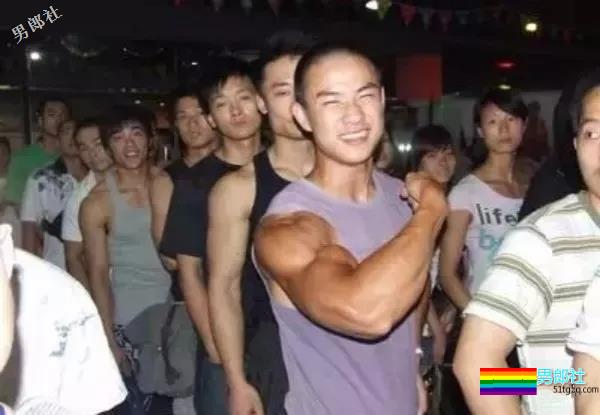 童颜巨肌!从瘦弱小伙到古典健体冠军,他绝对是中国最该被关注的最强王者! - 51虹马 童颜巨肌!从瘦弱小伙到古典健体冠军,他绝对是中国最该被关注的最强王者! - 51虹马