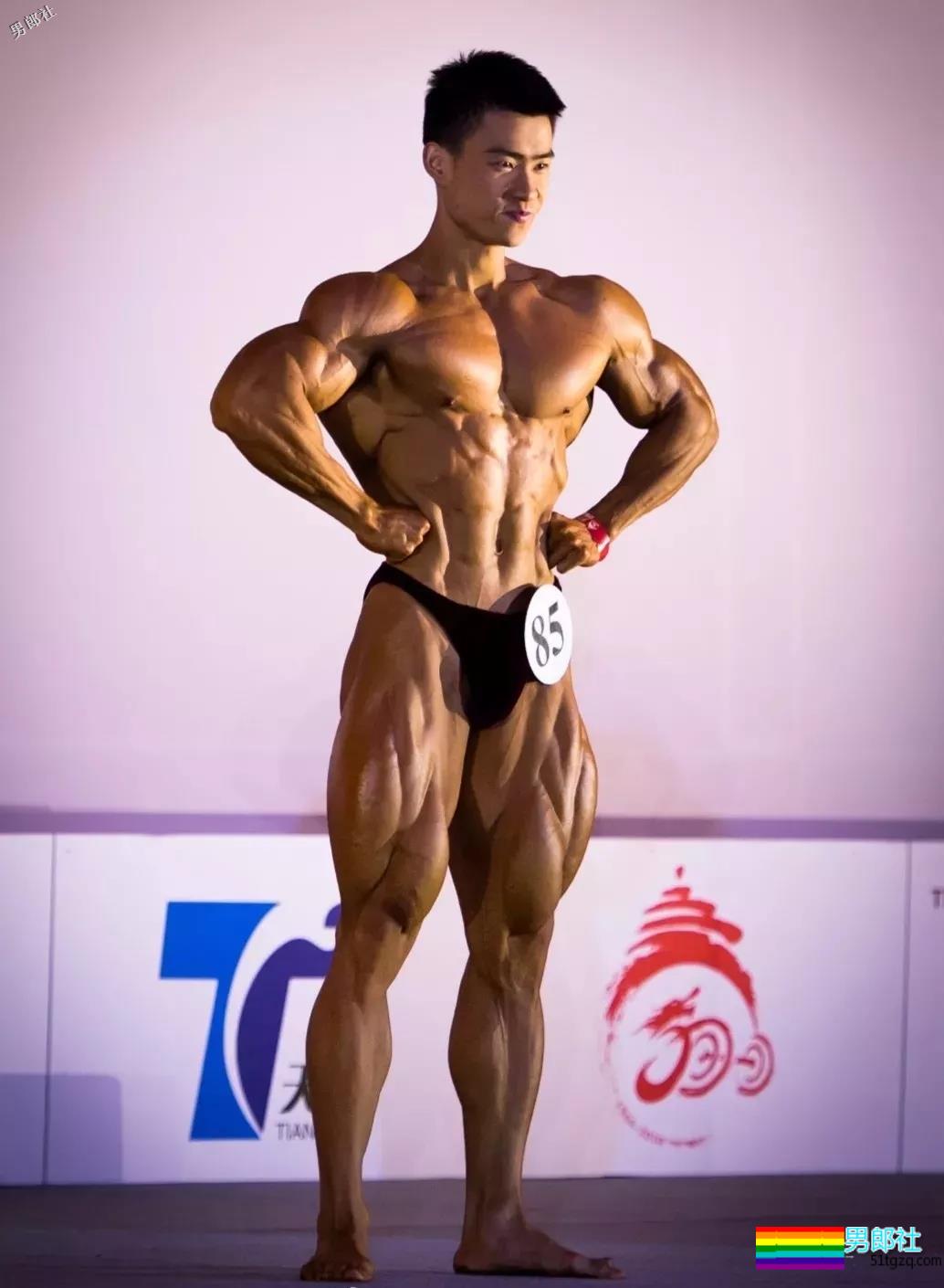 童颜巨肌!从瘦弱小伙到古典健体冠军,他绝对是中国最该被关注的最强王者! - 51虹马 童颜巨肌!从瘦弱小伙到古典健体冠军,他绝对是中国最该被关注的最强王者! - 51虹马