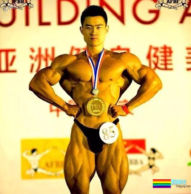 童颜巨肌！从瘦弱小伙到古典健体冠军，他绝对是中国最该被关注的最强王者！ - 51虹马