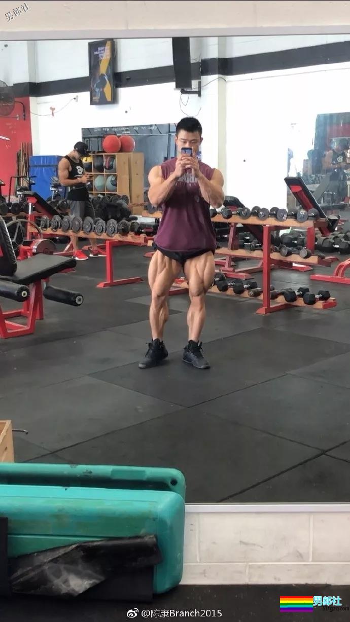 童颜巨肌!从瘦弱小伙到古典健体冠军,他绝对是中国最该被关注的最强王者! - 51虹马 童颜巨肌!从瘦弱小伙到古典健体冠军,他绝对是中国最该被关注的最强王者! - 51虹马