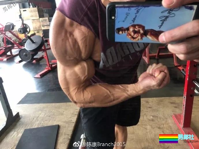 童颜巨肌!从瘦弱小伙到古典健体冠军,他绝对是中国最该被关注的最强王者! - 51虹马 童颜巨肌!从瘦弱小伙到古典健体冠军,他绝对是中国最该被关注的最强王者! - 51虹马