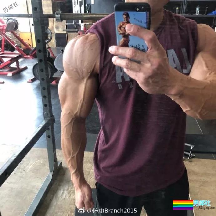 童颜巨肌！从瘦弱小伙到古典健体冠军，他绝对是中国最该被关注的最强王者！ - 51虹马