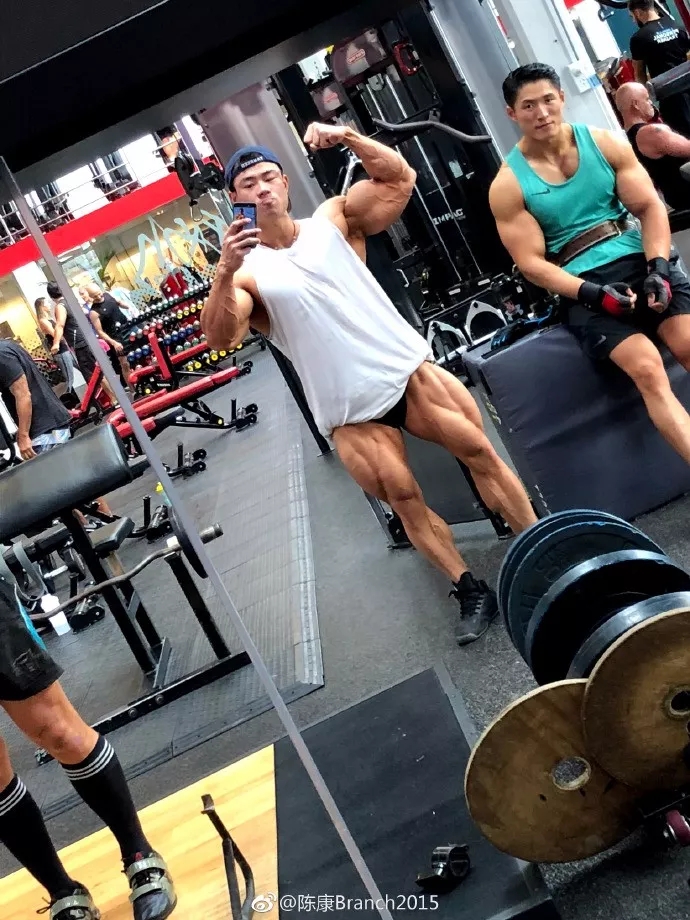 童颜巨肌！从瘦弱小伙到古典健体冠军，他绝对是中国最该被关注的最强王者！ - 51虹马