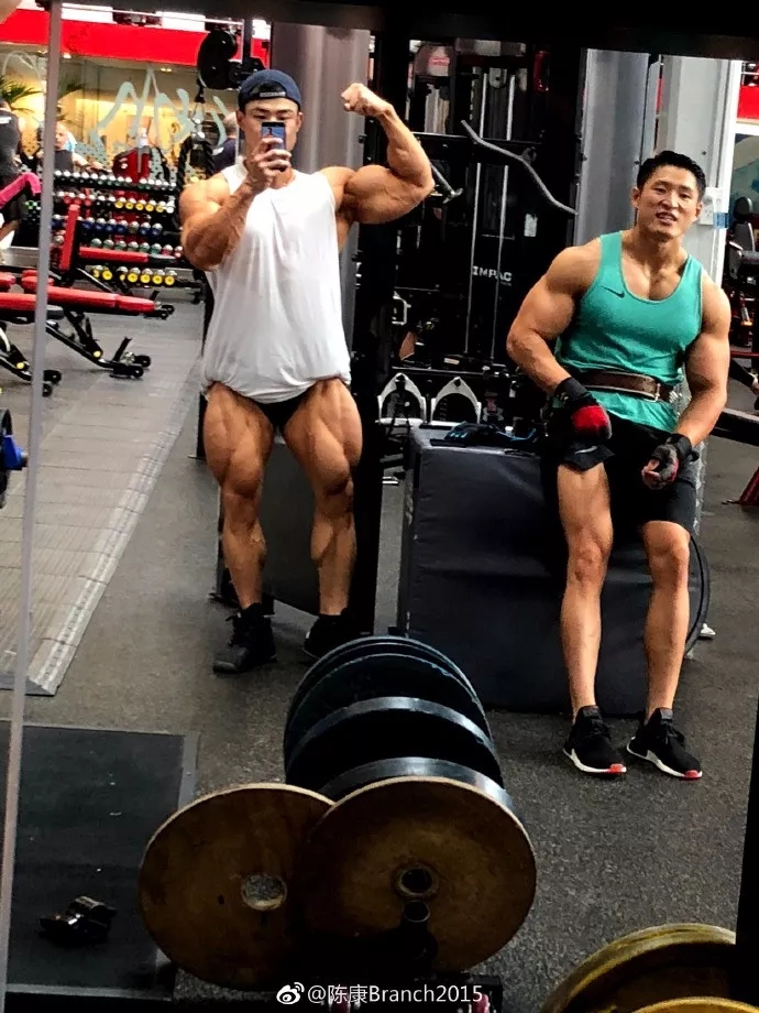 童颜巨肌！从瘦弱小伙到古典健体冠军，他绝对是中国最该被关注的最强王者！ - 51虹马