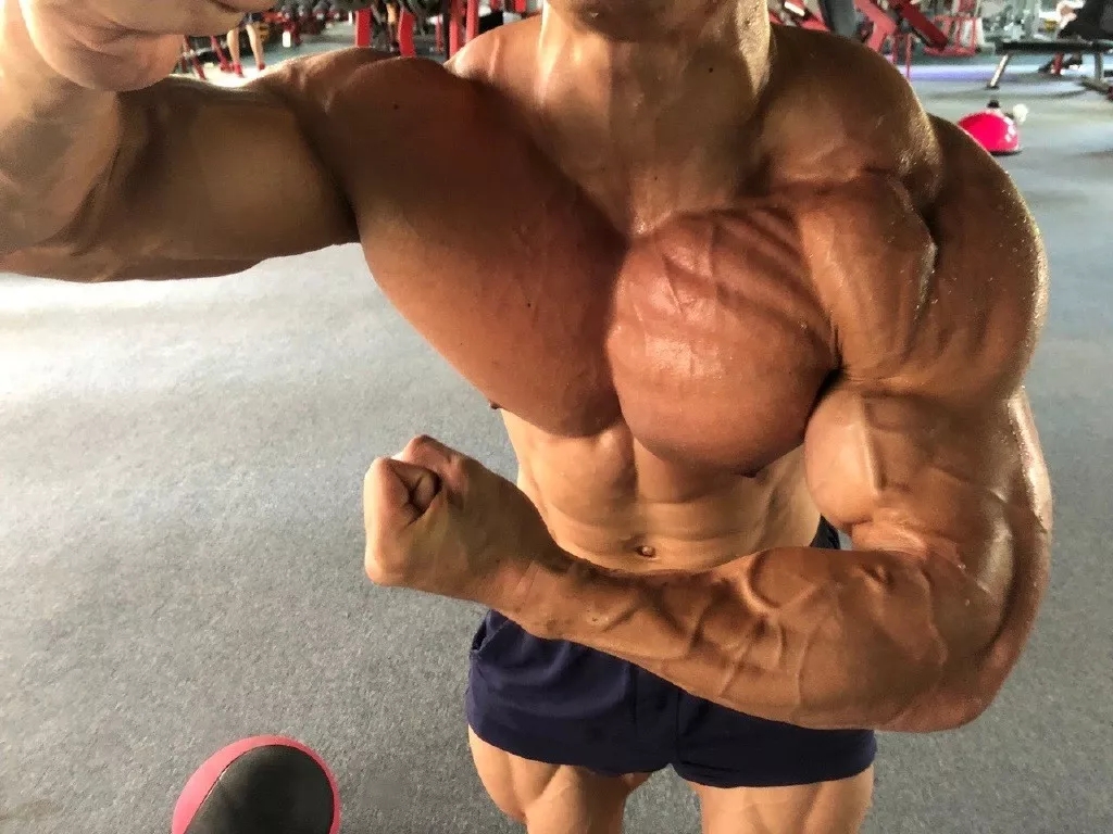 童颜巨肌!从瘦弱小伙到古典健体冠军,他绝对是中国最该被关注的最强王者! - 51虹马 童颜巨肌!从瘦弱小伙到古典健体冠军,他绝对是中国最该被关注的最强王者! - 51虹马