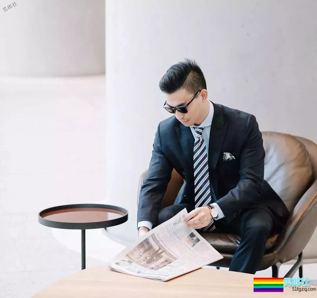 正装肌肉熟男迷人的身材让你一次撸过够 - 51虹马