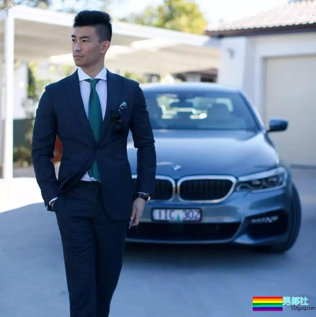 正装肌肉熟男迷人的身材让你一次撸过够 - 51虹马