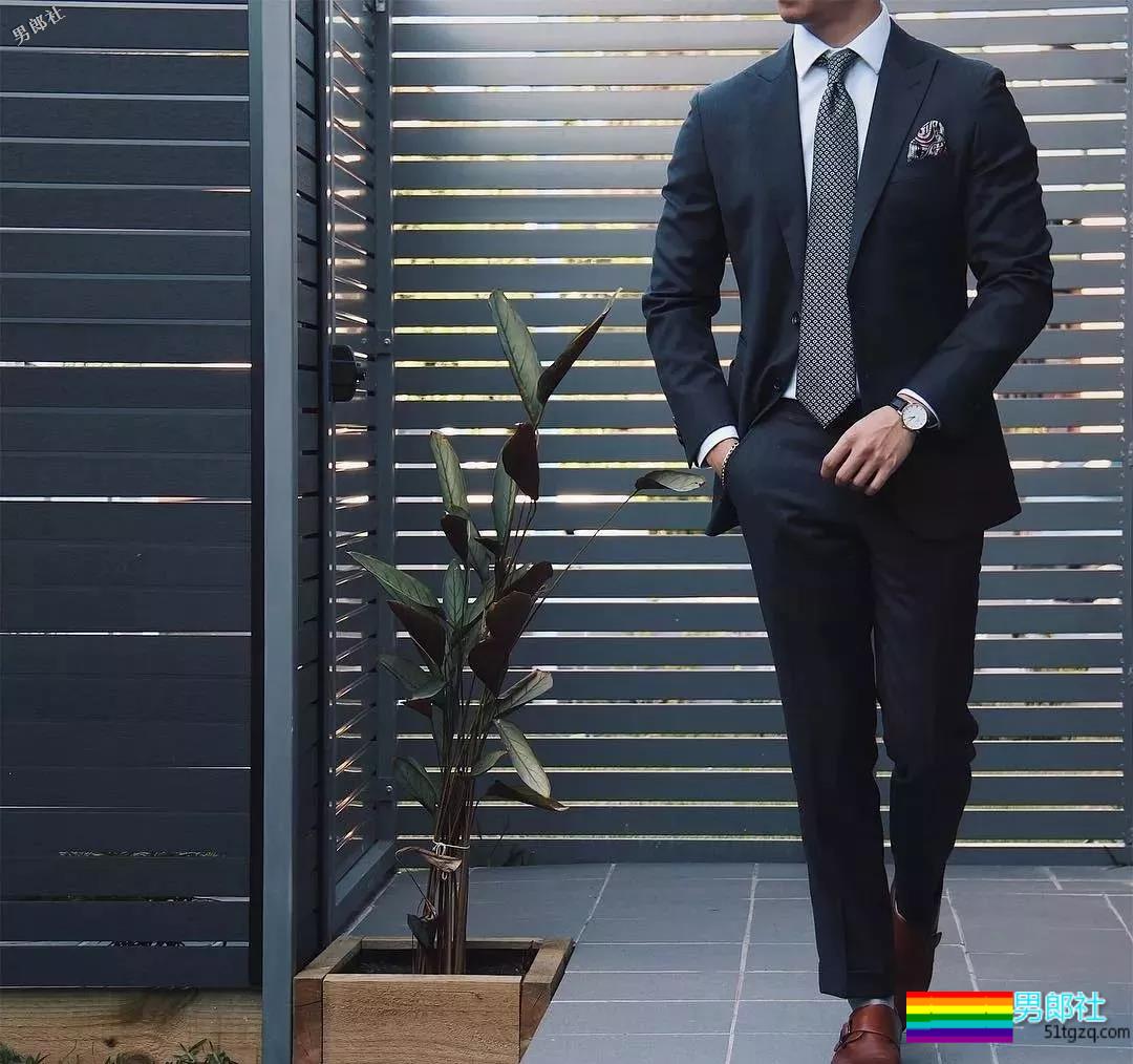 正装肌肉熟男迷人的身材让你一次撸过够 - 51虹马