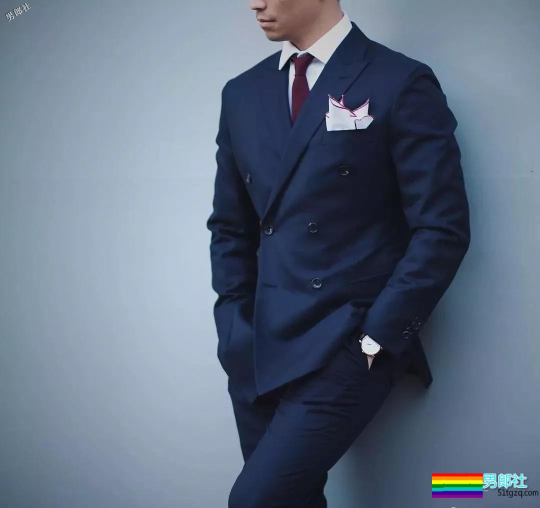 正装肌肉熟男迷人的身材让你一次撸过够 - 51虹马