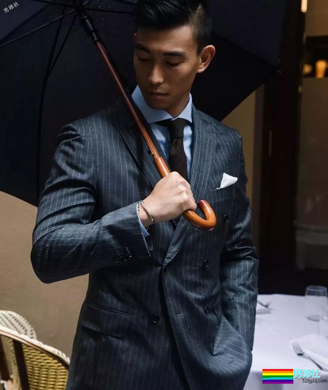 正装肌肉熟男迷人的身材让你一次撸过够 - 51虹马