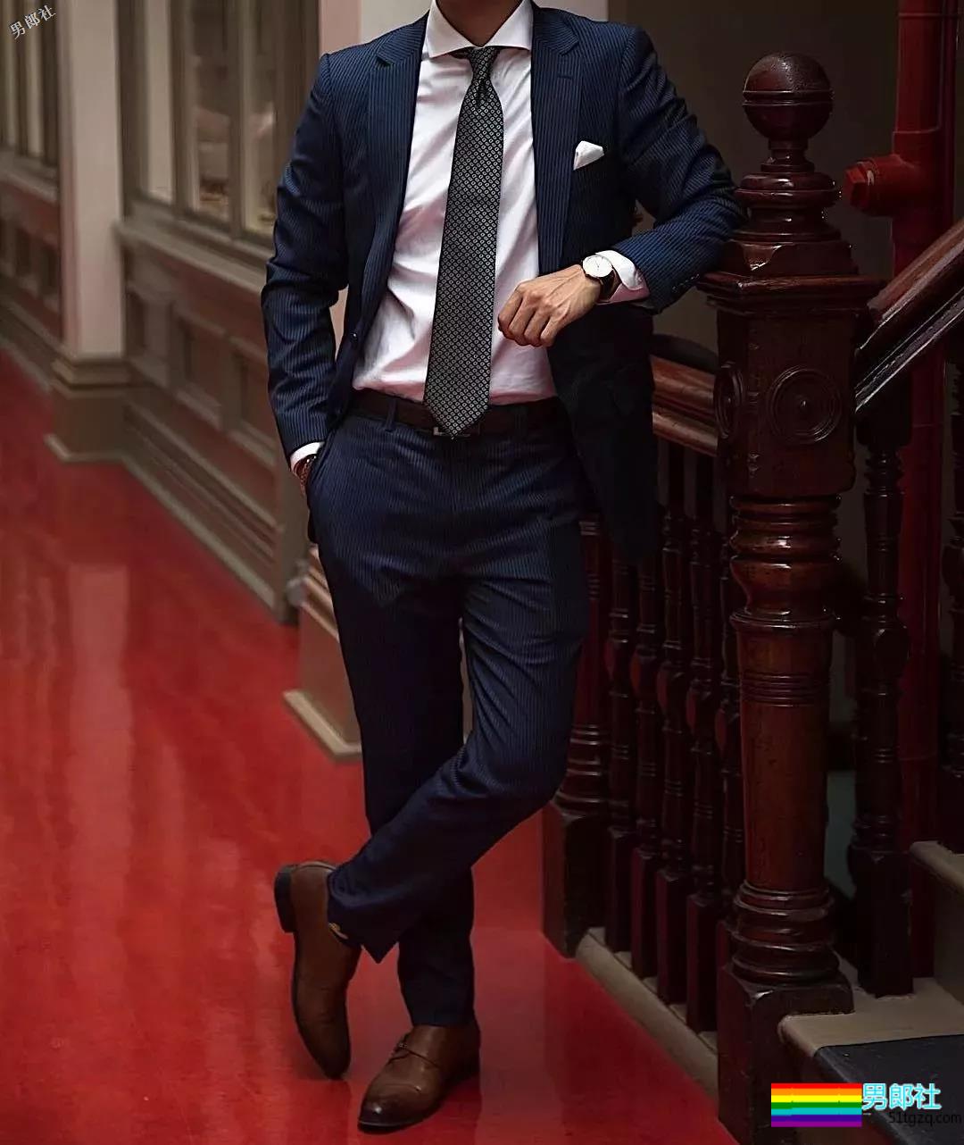 正装肌肉熟男迷人的身材让你一次撸过够 - 51虹马