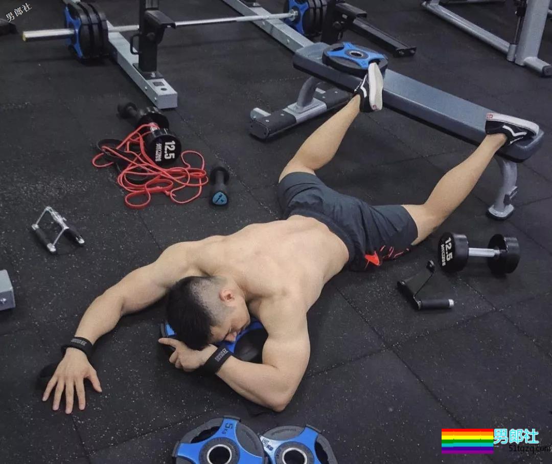 正装肌肉熟男迷人的身材让你一次撸过够 - 51虹马