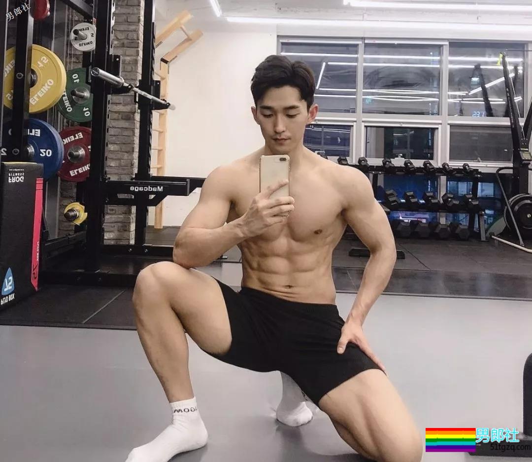 正装肌肉熟男迷人的身材让你一次撸过够 - 51虹马