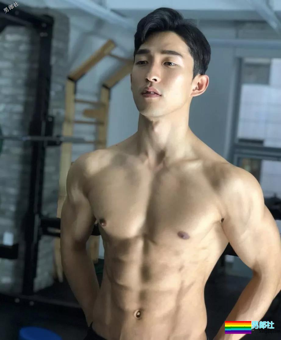 正装肌肉熟男迷人的身材让你一次撸过够 - 51虹马