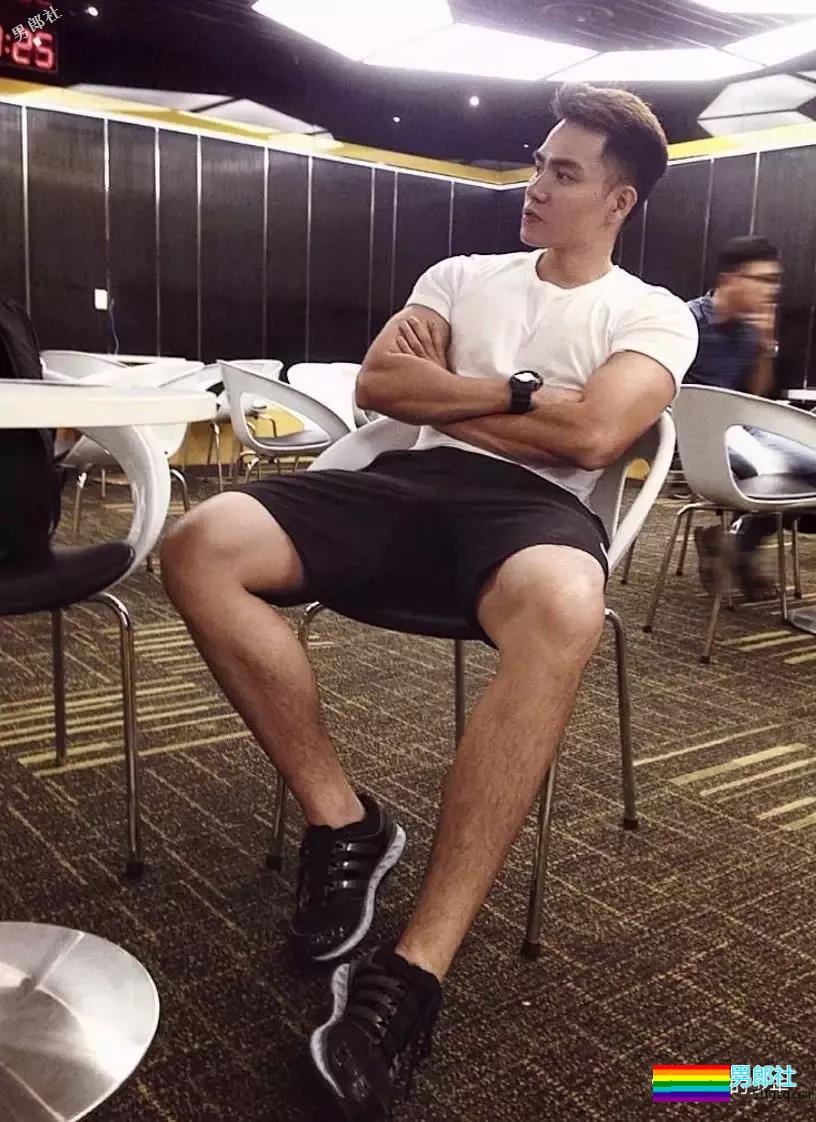 候机室高大体育生，网红中的潜力股 - 51虹马