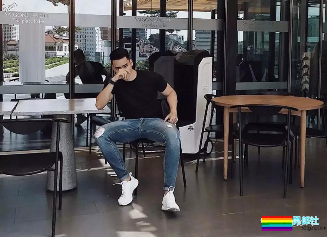 候机室高大体育生，网红中的潜力股 - 51虹马