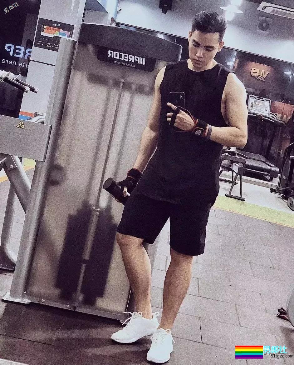 候机室高大体育生，网红中的潜力股 - 51虹马