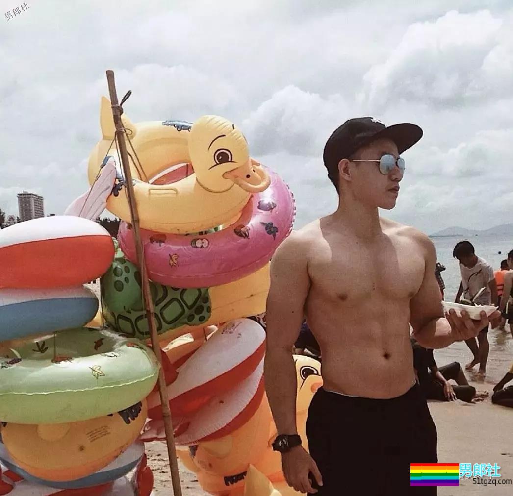 候机室高大体育生，网红中的潜力股 - 51虹马