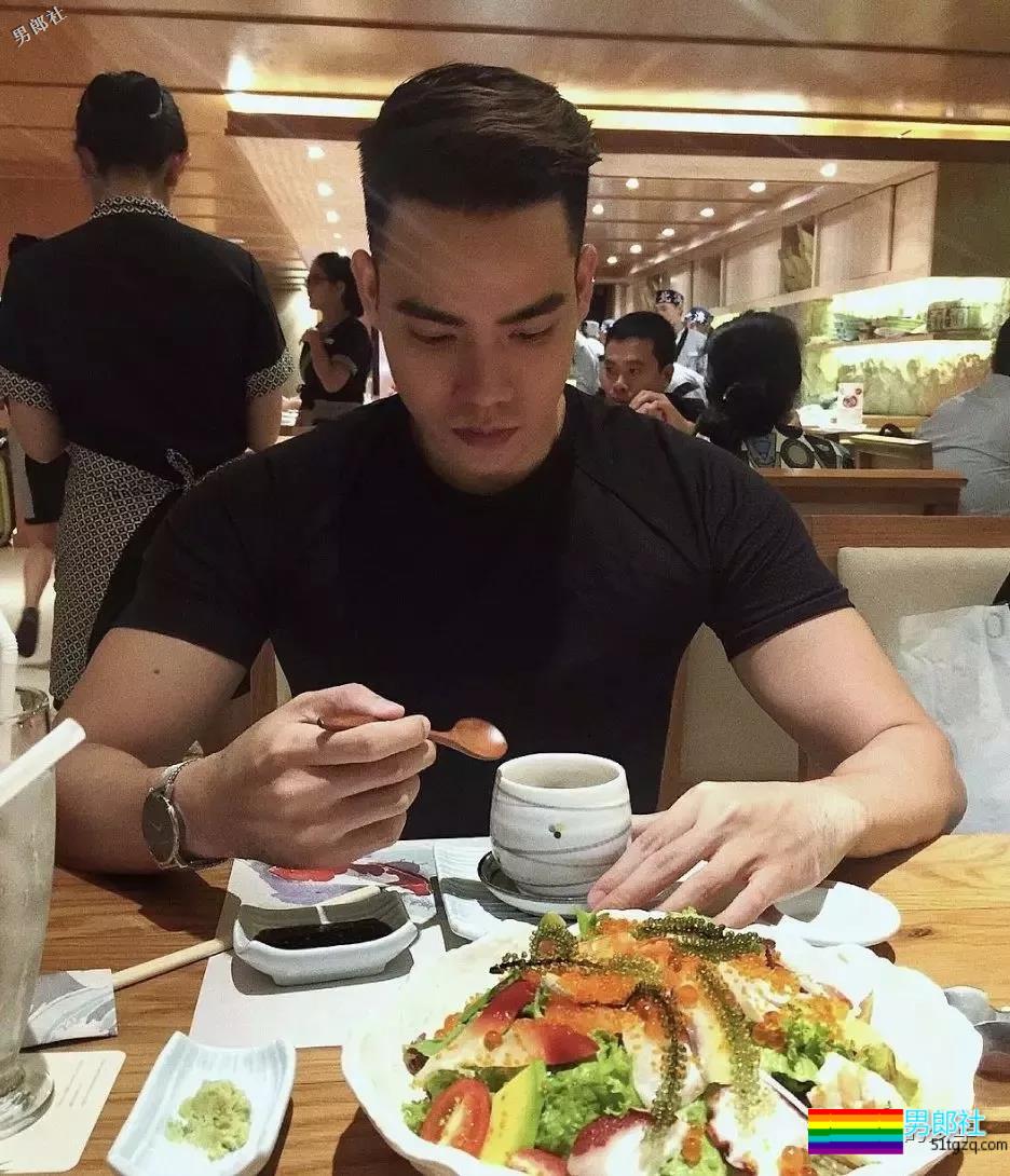 候机室高大体育生，网红中的潜力股 - 51虹马