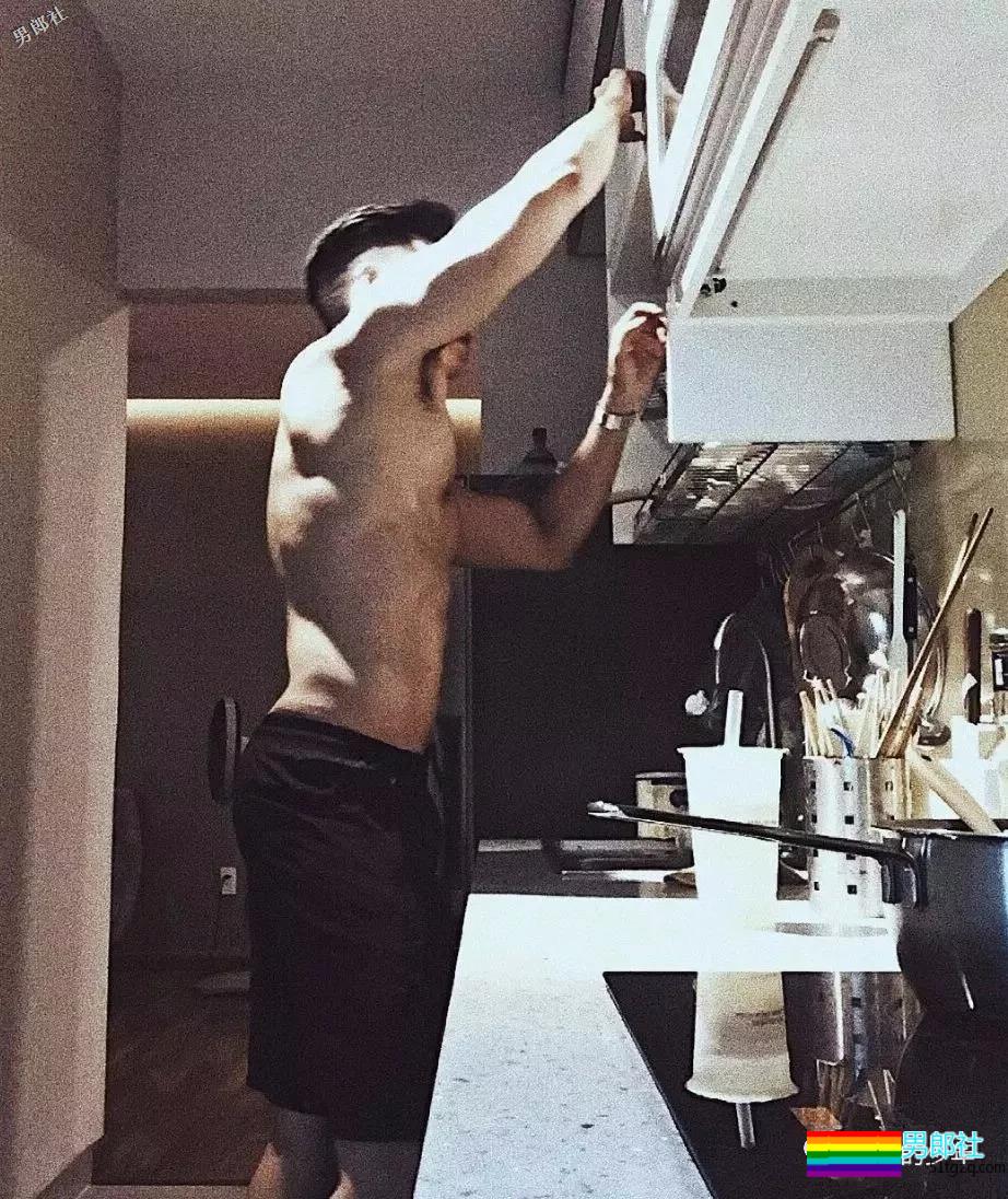 候机室高大体育生，网红中的潜力股 - 51虹马