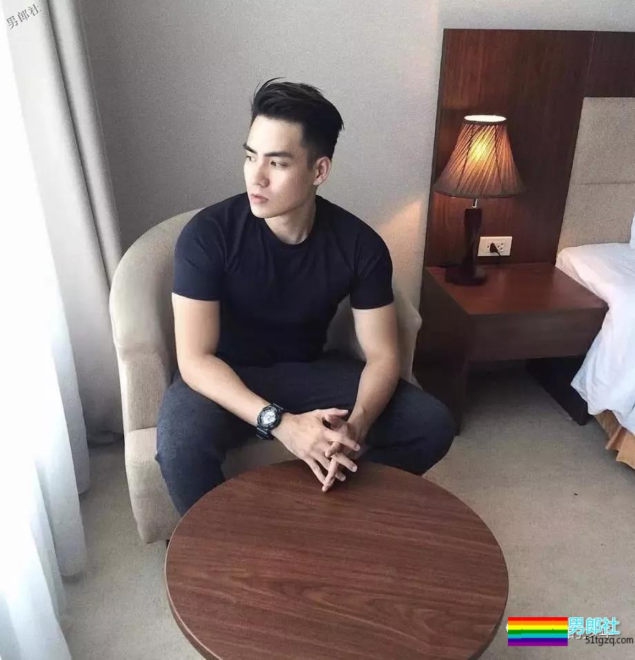 候机室高大体育生，网红中的潜力股 - 51虹马