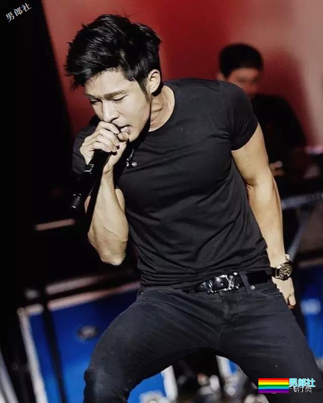 泰国大叔男模穿小短裤走秀把Gay撩疯了 - 51虹马