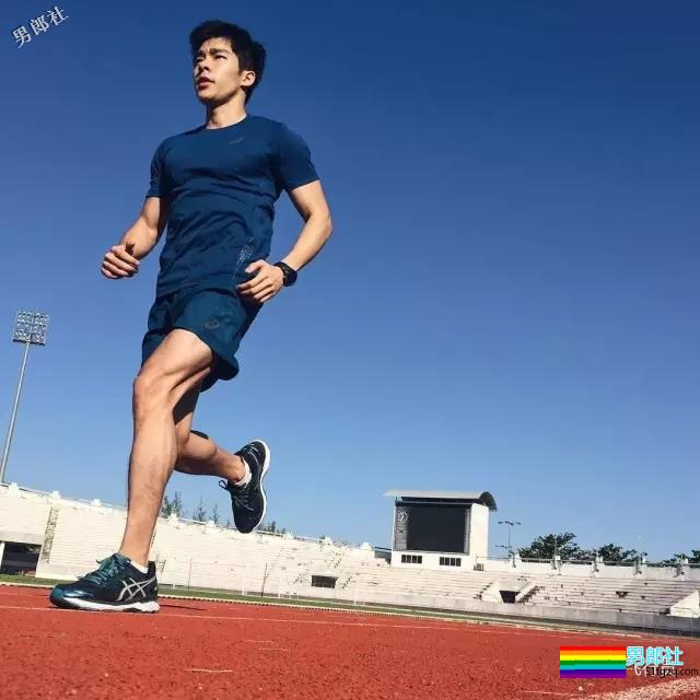 泰国大叔男模穿小短裤走秀把Gay撩疯了 - 51虹马