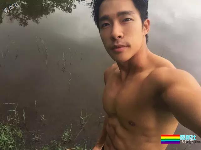 泰国大叔男模穿小短裤走秀把Gay撩疯了 - 51虹马
